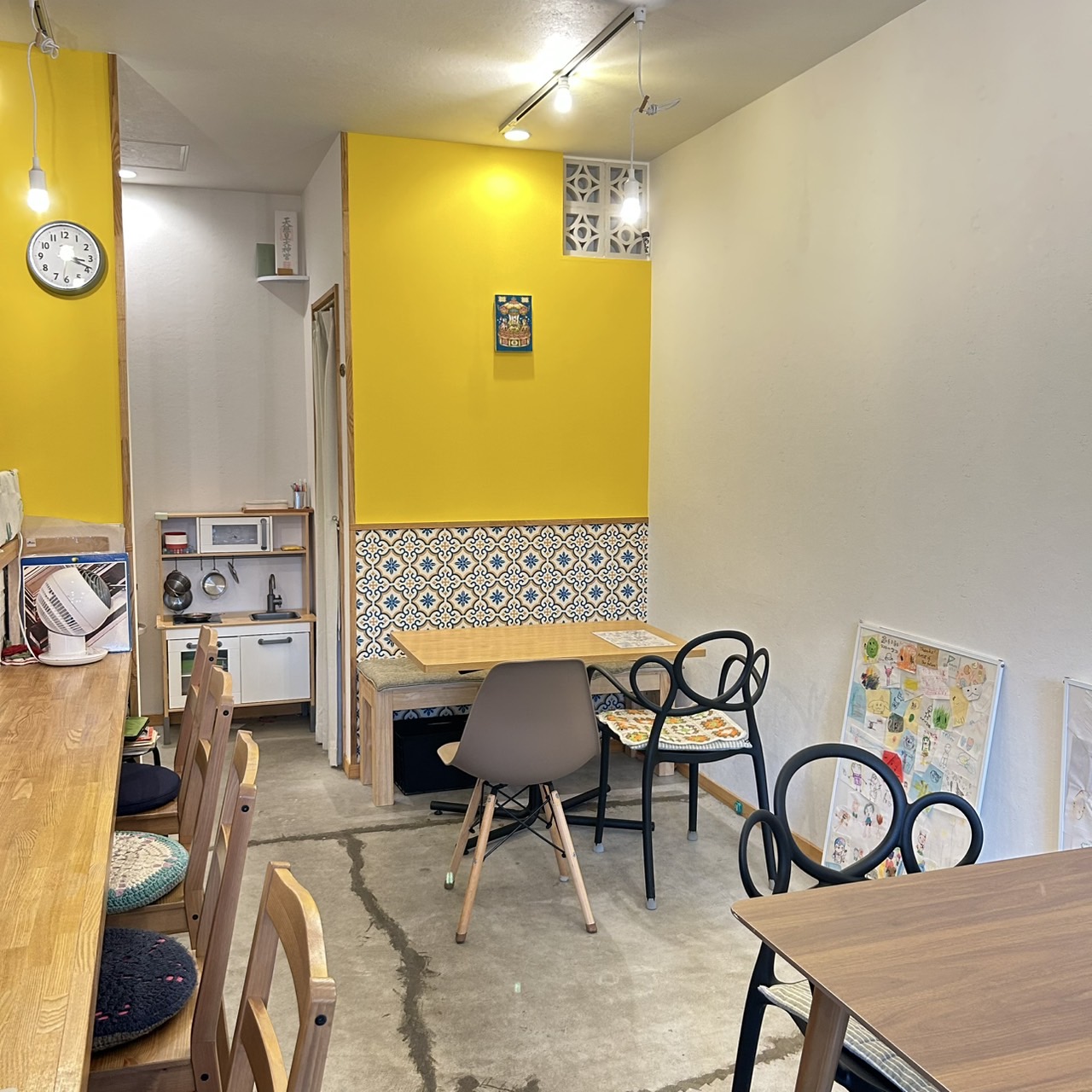 ベビーカーも入れる広い店内